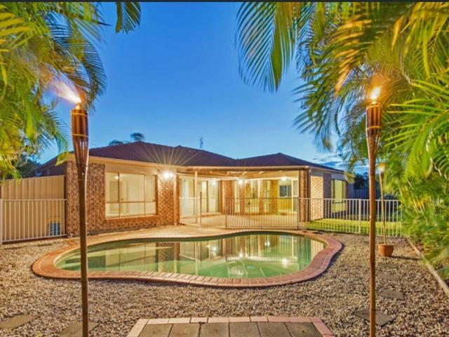 6 Woodbine Court, PARKWOOD, QLD 4214