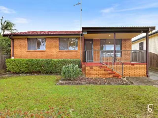 6 Woolana Avenue, BUDGEWOI House for rent Listed by Alana Wri.