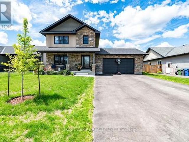 6 Zachary Street, Petawawa, ON, K8H 0G5 house for sale | Listing ID X13488 | Royal LePage