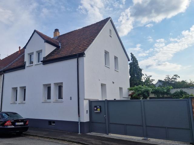 6 Zi DHH neu saniert, Niedrigenergie, Wärmepumpe, Dämmung, EBK, großer Garten