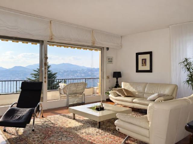 6 Zimmer, 253 m², 1. Stock