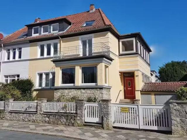 6 Zimmer Wohnung mieten in Hildesheim 31139 156 m²
