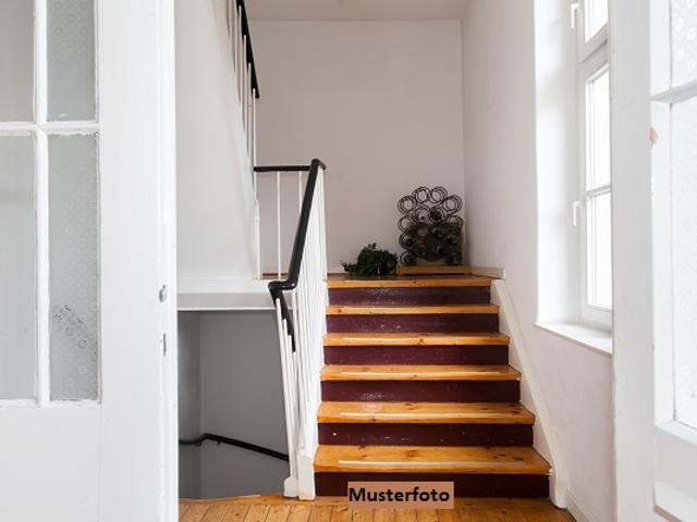6 Zimmer Wohnung über 2 Etagen nebst Lagerflächen