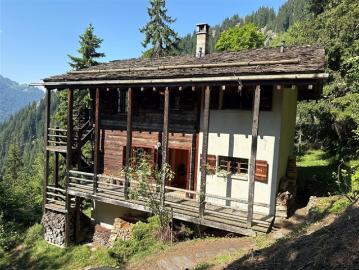 6 ZIMMER CHALET MITTEN IN DER NATUR RUHIGE LAGE / BLICK VON OBEN