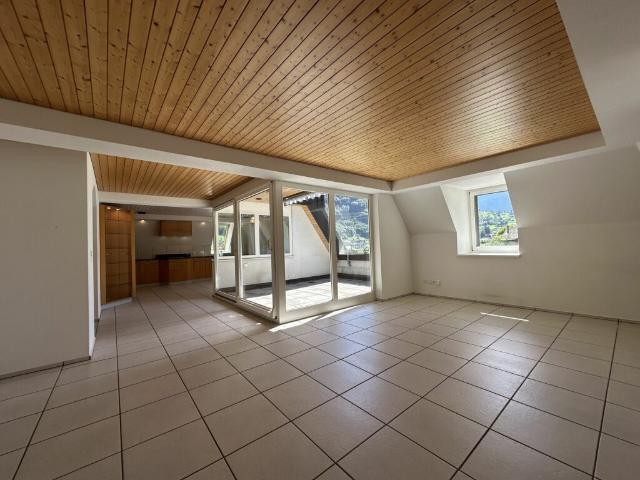 6 Zimmer Dachwohnung direkt beim Bahnhof Linthal
