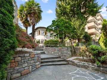 6 Zimmer freistehende Villa mit Garten und Außenbereichen | Freistehende 6 Zimmer Villa mit Garten und Außenbereichen