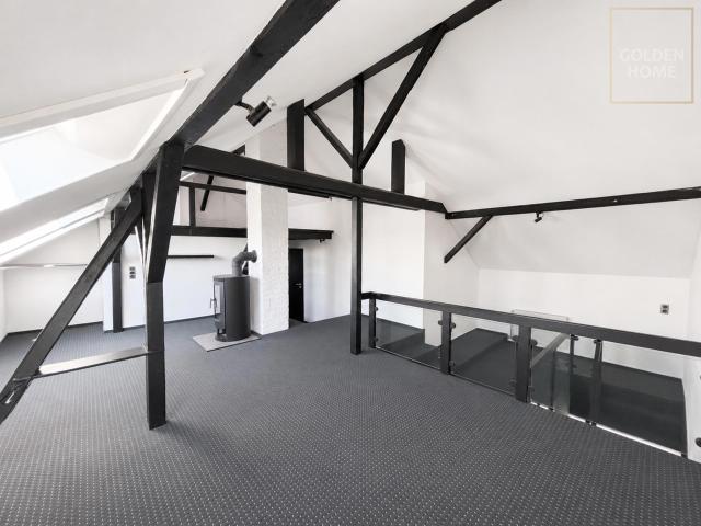 6 Zimmer Maisonettewohnung mit Dachterrasse und Stellplatz