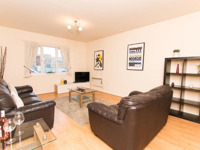 6 14 High Street RH10, 2 bed flat to rent, £1,475 pcm | PrimeLocation