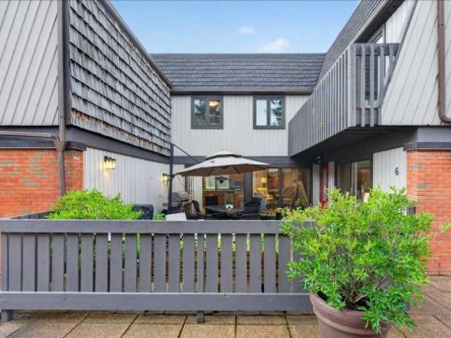 6 1726 8 Avenue Nw, Calgary, AB, T2N 1C2 townhouse for sale | Listing ID A2336 | Royal LePage