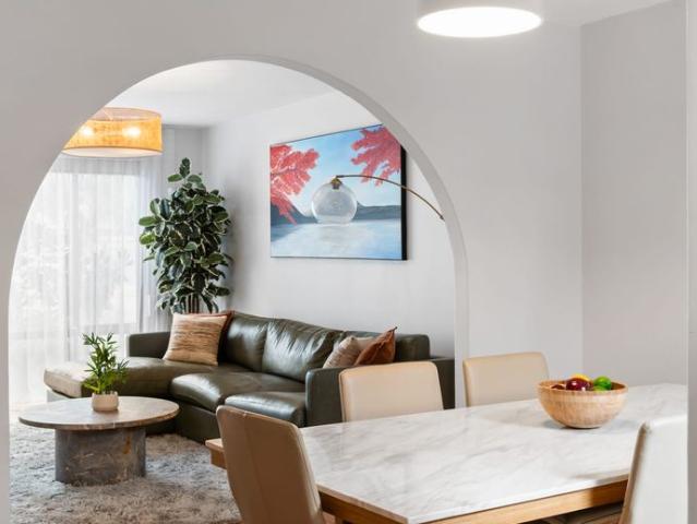 6 12 Month Lease: UNFURNISHED Stylish Townhouse with Private Outdoor Entertaining