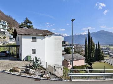 6 1/2 Zimmer Villa mit 3 Zimmer Einliegerwohnung an sehr sonniger Aussichtslage / 6 1/2 und 3 1/2 Zimmer Villa mit sehr sonniger Aussichtslage