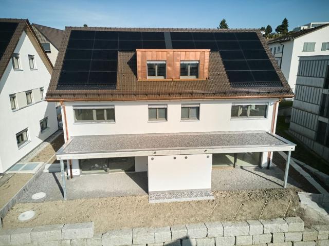 6 1/2 Zimmer Doppeleinfamilienhaus mit nutzbarer Landfläche