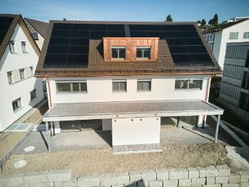 6 1/2 Zimmer Doppeleinfamilienhaus mit nutzbarer Landfläche
