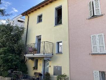 6 1/2 Zimmer Dorfhaus mit Garten und Werkstatt / 6 1/2 Zimmer Haus im Kern mit Garten und Kaserne