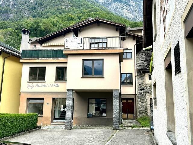 6 1/2 Zimmer Haus mit Ladengeschäft an ruhiger Lage im Dorfkern / 6 1/2 Zimmer Haus mit Ladengeschäft in sehr ruhiger Lage im Dorfkern
