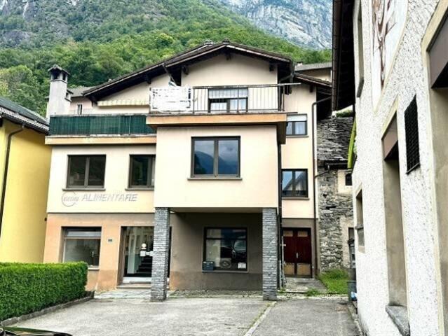 6 1/2 Zimmer Haus mit Ladengeschäft an ruhiger Lage im Dorfkern / 6 1/2 Zimmer Haus mit Ladengeschäft in sehr ruhiger Lage im Dorfkern