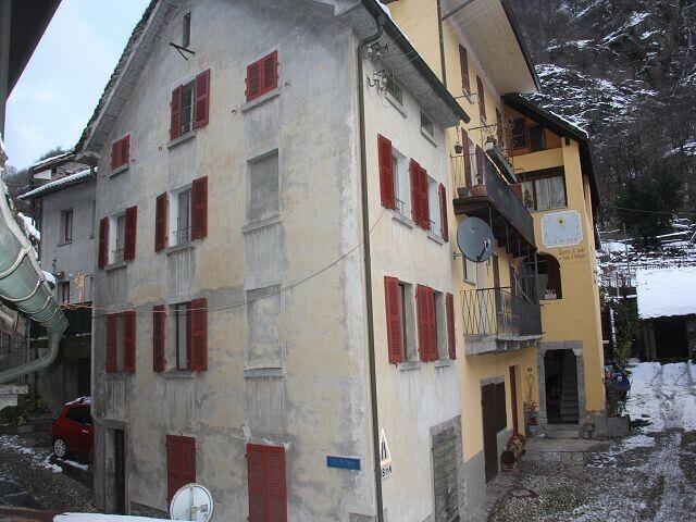 6 1/2 Zimmer Hausteil mit Ladenlokal / 6 1/2 Zimmer Haus mit einem Ladenlokal