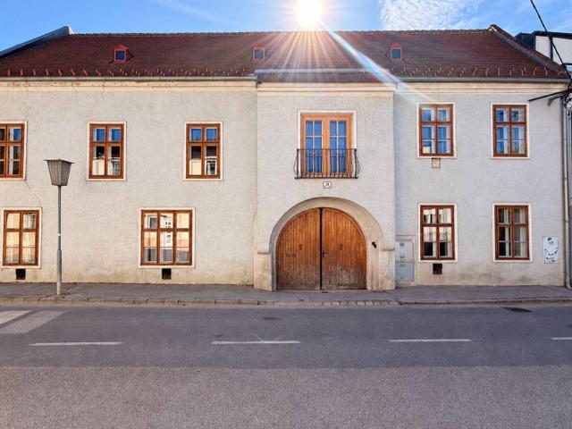 6,2% Rendite historisches Zinshaus im Herzen der Stadt