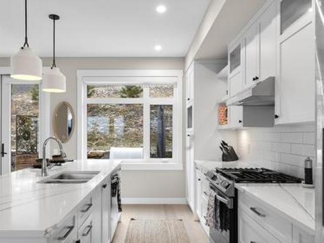 6 3220 Hilltown Drive, Kelowna, BC, V1V 0C6 house for sale | Listing ID 10398 | Royal LePage