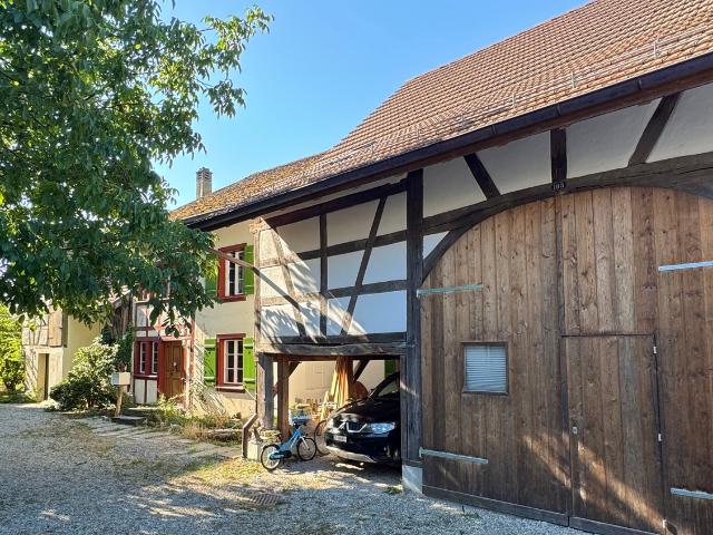 6.5 Zi. Riegelhaus mit grosser Scheune und Garten