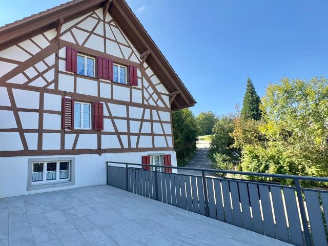 6.5 Zi. Riegelhaus mit Werkstatt/Stallung,Terrasse & Garten