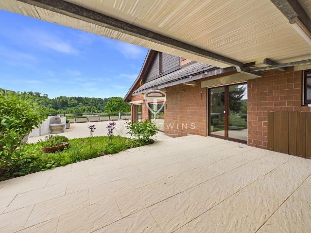 6.5 Zi. Wohnung mit 180 m² Terrasse in Stallikon