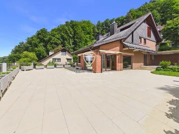6.5 Zi. Wohnung mit 180 m² Terrasse in Stallikon