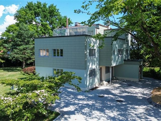 Maisonette 6,5 Stück mit herrlichem Garten und Terrassen in der komplett renovierten Architektenvilla, 300 m. vom Bahnhof in Bercher entfernt