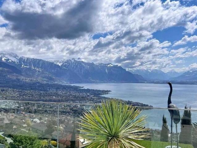 6.5 Zimmer Anwesen mit Pool und atemberaubender Aussicht