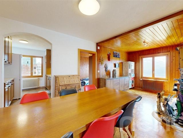 6,5 Zimmer Doppelhaus mit Balkon, Garagen in Savièse