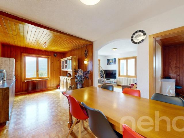 6,5 Zimmer Doppelhaus mit Balkon, Garagen und ungehinderter Sicht in Savièse