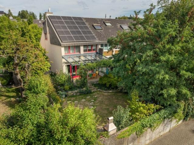 6.5 Zimmer Eck Einfamilienhaus mit grosszügigem Garten an familienfreundlicher Lage