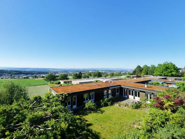 6.5 Zimmer Einfamilienhaus im Bungalowstil mit grossem Garten und Einstellhallenplatz