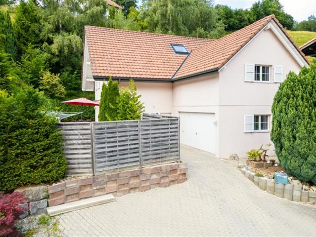 6.5 Zimmer Einfamilienhaus mit grossem Platzangebot in Plasselb