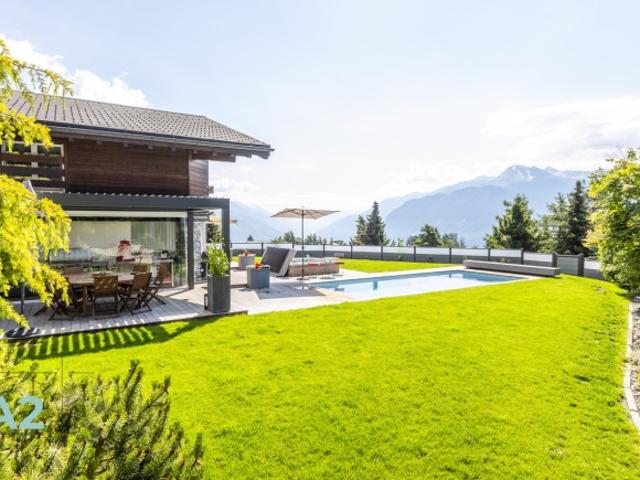 6,5 ZIMMER LUXURIÖSES CHALET MIT AUSSENPOOL UND JACUZZI