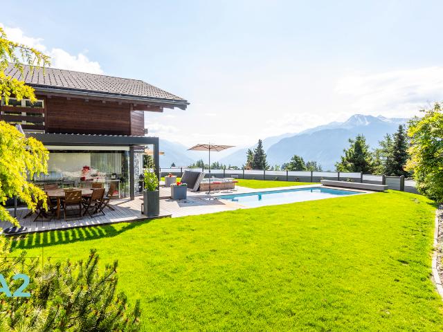 6,5 ZIMMER LUXURIÖSES CHALET MIT AUSSENPOOL UND JACUZZI
