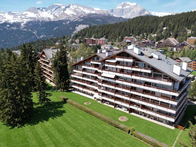 6,5 Zimmer Penthouse Apartment mit Blick auf den Golfplatz mit hervorragender Aussicht + Studio