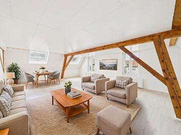 6.5 Zimmer, 158 m², 2. Stock