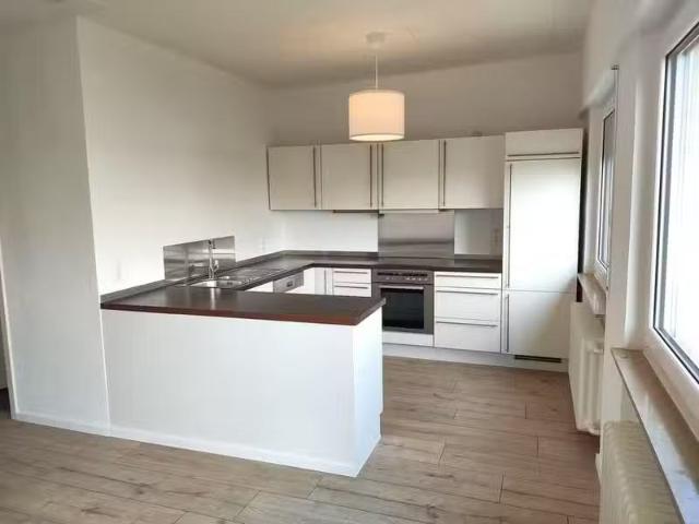 6,5 Zimmer 130 m² 1.450 € Kaltmiete Wohnungen in Stuttgar.
