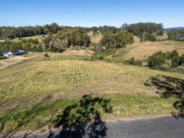 6.8 ACRES CLOSE BY THE COAST