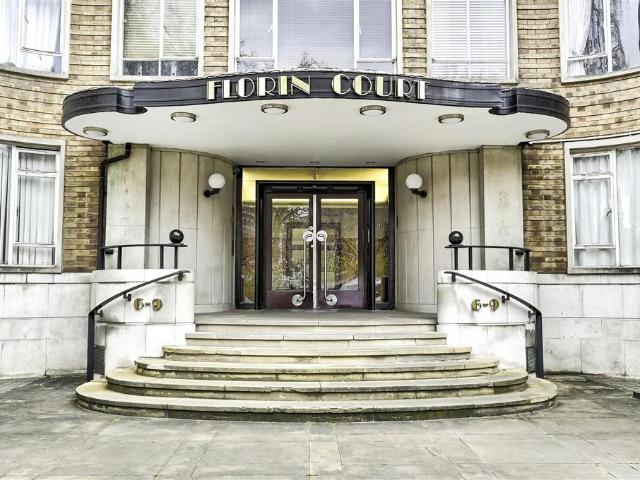 6 9 Charterhouse Square, London EC1M Studio to rent £1,600 pcm £369 pw