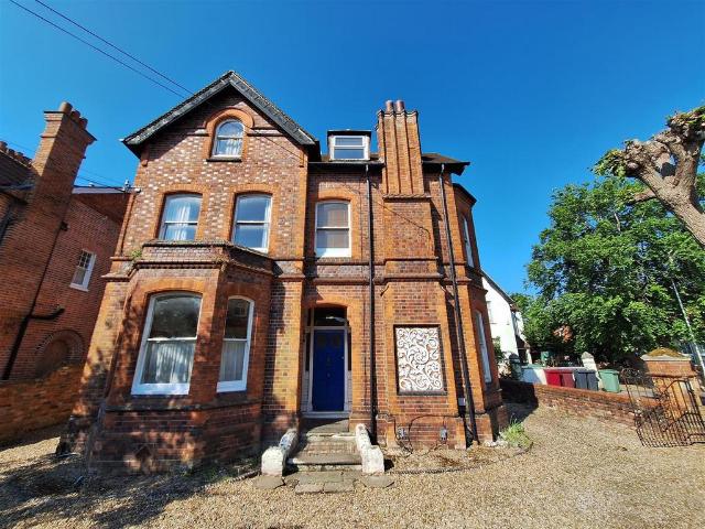6a/19 Downshire Square Studio to rent £895 pcm £207 pw