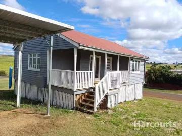 House to rent in Childers, Bundaberg Regional - Equipped kitchen