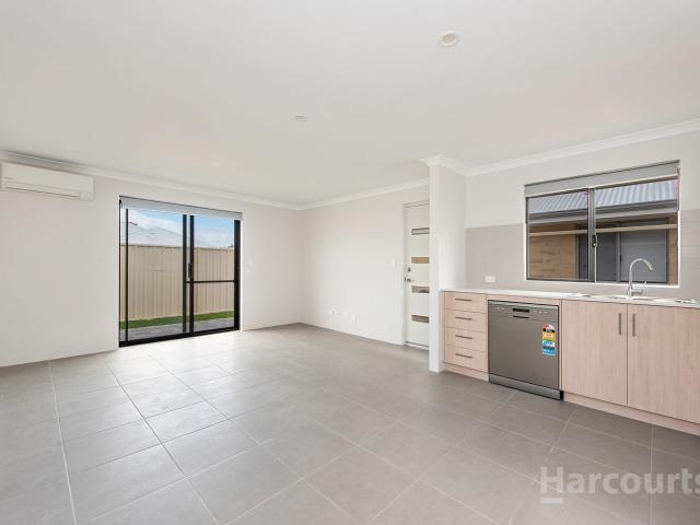 6B Somerset Way, LAKELANDS, WA 6180