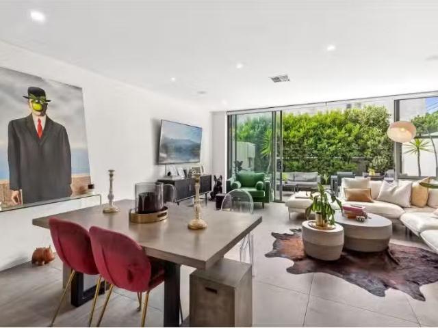 6E William Street, Beaconsfield House for rent Listed by Prop.