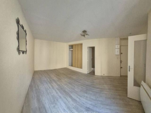 6e Cour Lieutaud / rue du Cdt Imhaus T1 de 29m2