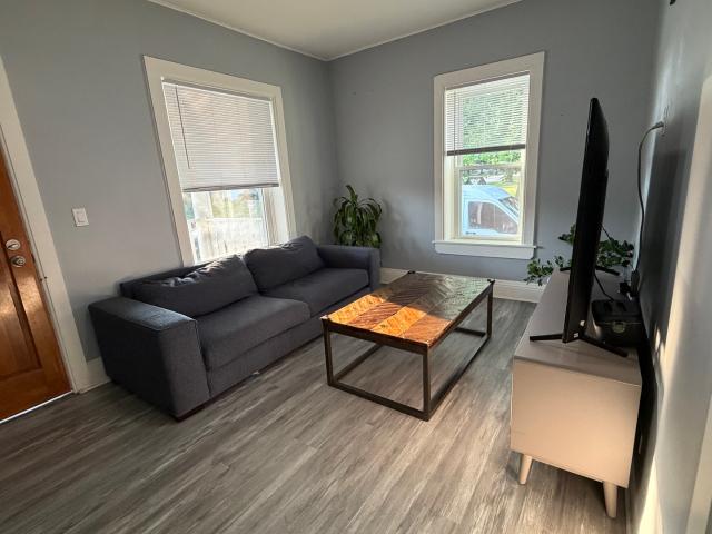 6S381 4th Street