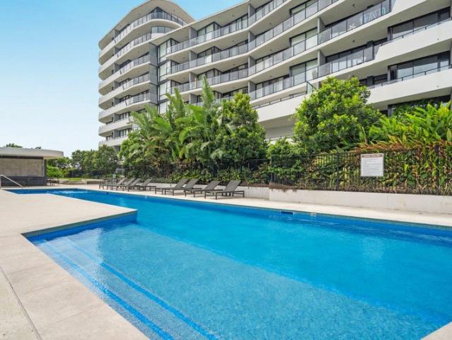 6th Floor 107m2 Two Bedroom Apartment with pool views!