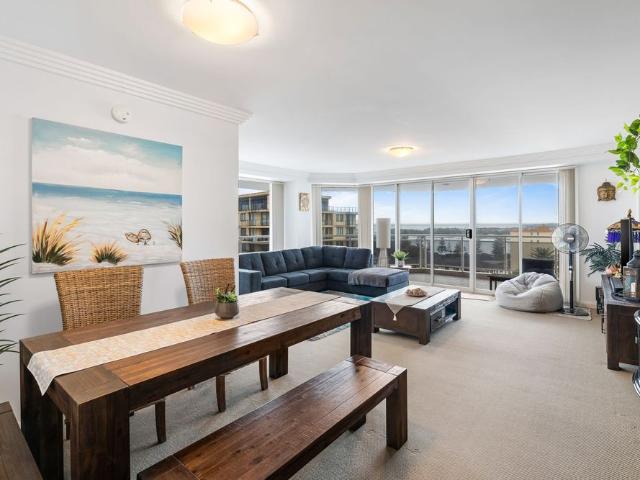 6th & 7th Floor Apartment with Ocean and Lake Views