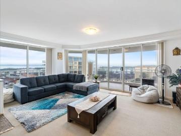 6th & 7th Floor Apartment With Ocean And Lake Views
